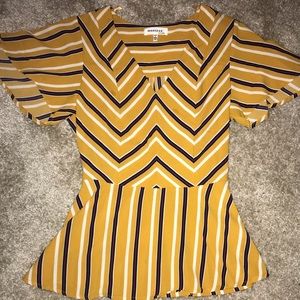 Cute Blouse ⬇️SALE♥️ Open To All Offers